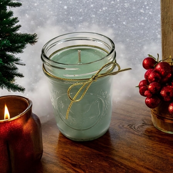 AVAILABLE NOW! Bayberry Legend Candle Soy Wax Holiday Tradition Candle 8 oz - Picture 4 of 4